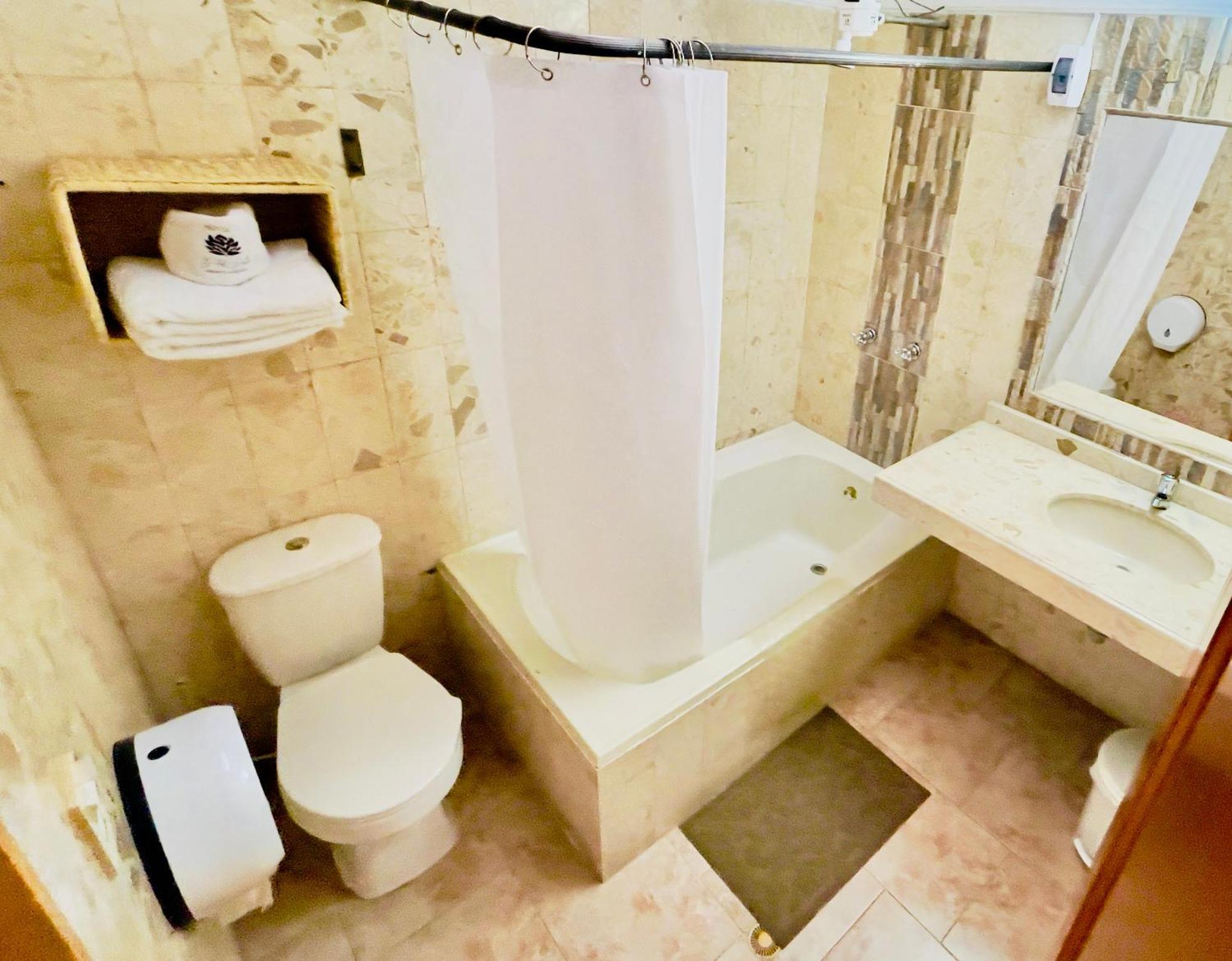 Loto Del Viento Hotel Cartago Exterior photo